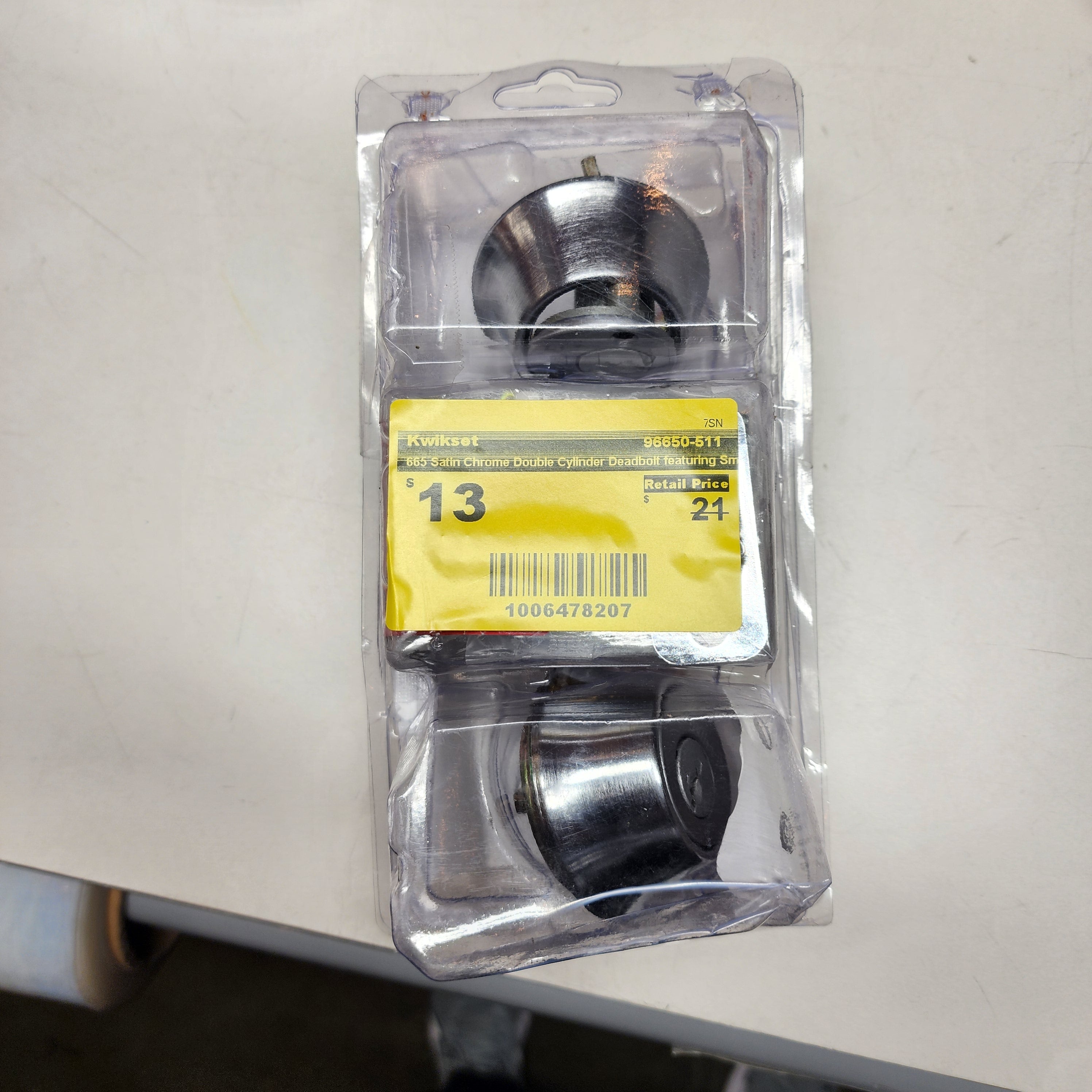 665 Satin Chrome Double Cylinder Deadbolt featuring SmartKey Security (96650-511) 665 Satin Chrome Double Cylinder Deadbolt featuring SmartKey Security (96650-511)